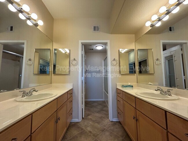 Building Photo - 425 W Rio Salado Pkwy