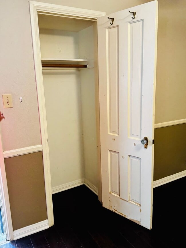 Building Photo - Two Bedroom Home for Rent on Naples Island