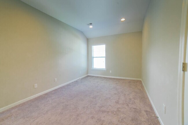 Building Photo - Available Now! ?? ?? ??!