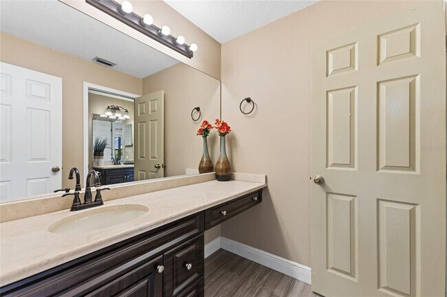 Building Photo - 6513 Thoroughbred Loop