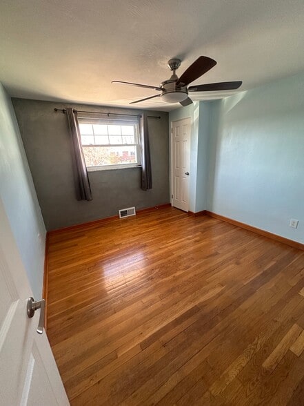 Building Photo - 206 Valley Vale Dr