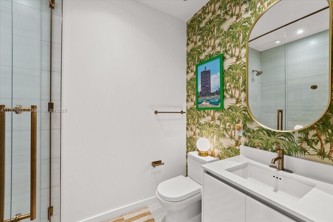 Building Photo - 2655 S Bayshore Dr