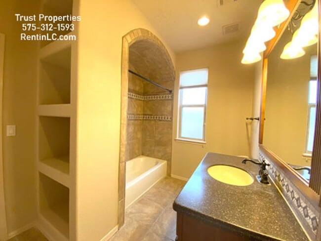 Building Photo - Stunning 4/4 in Sonoma Ranch