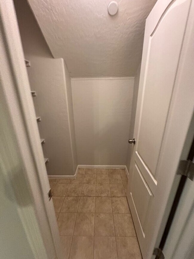 Building Photo - 3 Bedroom Home in a Gated Community! North...