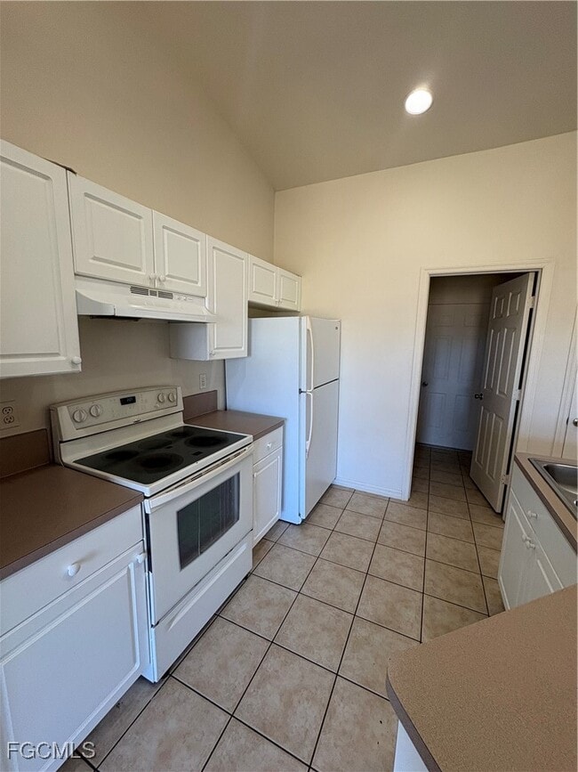 Building Photo - 2702 SW 9th Ave