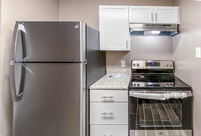 Building Photo - 2208 Shoemaker Dr