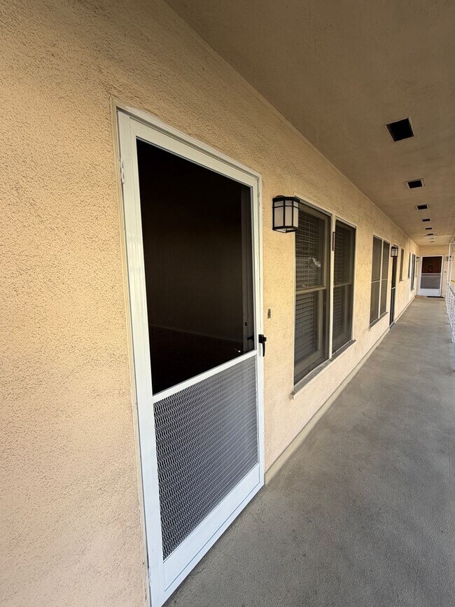 Interior Photo - 3050