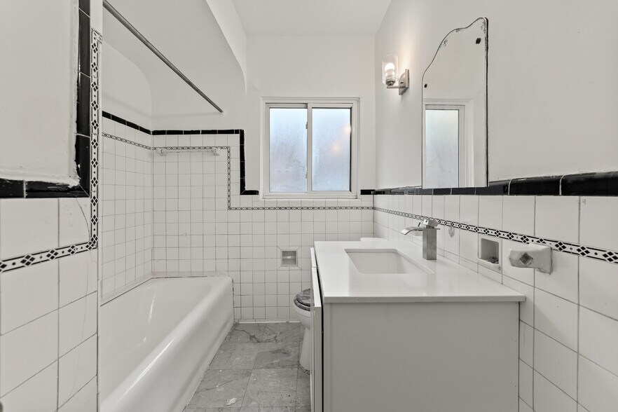 Building Photo - 17614 Roselawn St