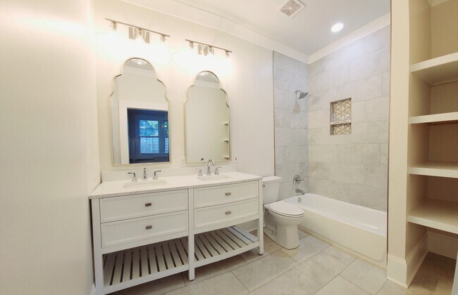 Building Photo - Charming Garden District Home
