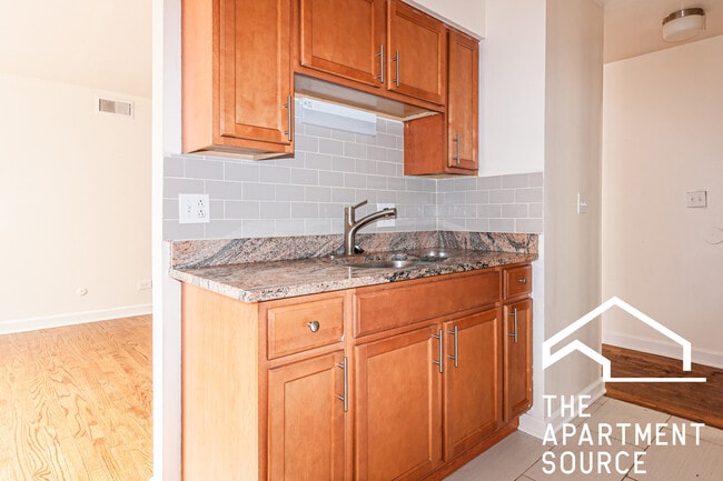 Building Photo - 6011 N Winthrop Ave