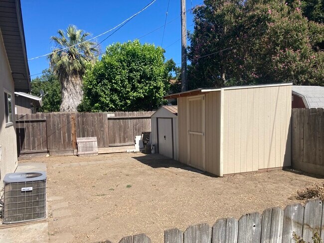 Building Photo - Modesto 3 Bedroom 2 Bath Solar Power Home ...
