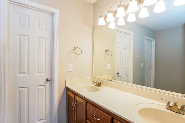 Building Photo - Spacious Two-Story Home in Aiken, SC