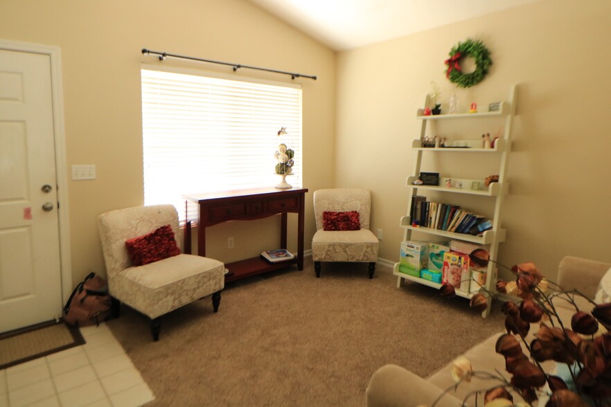 Main Entry/Living Room - 14343 S Bridgefield Dr