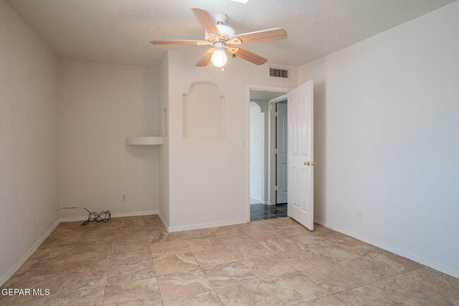 Building Photo - 604 Haverhill Rd