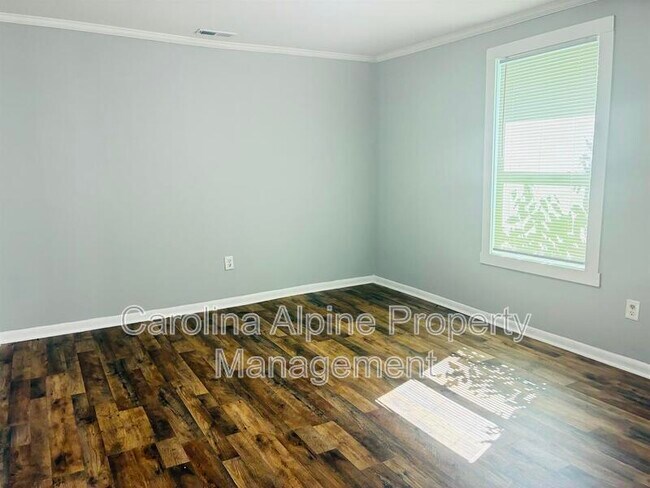 Building Photo - 409 Orange St