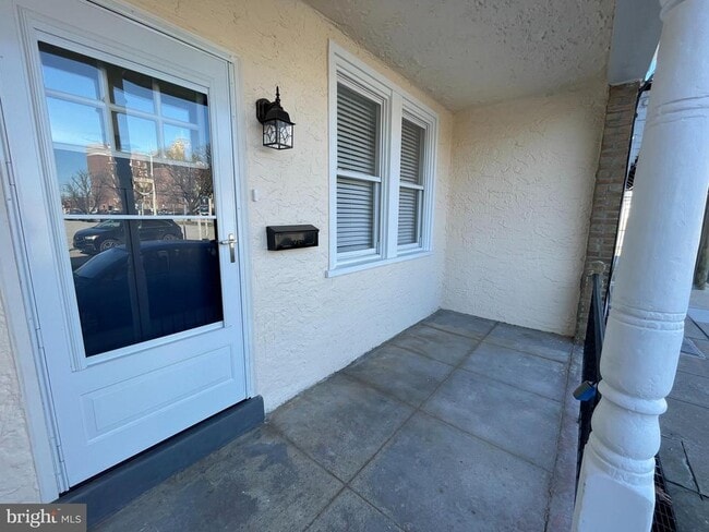 Building Photo - 760 W Railroad Ave