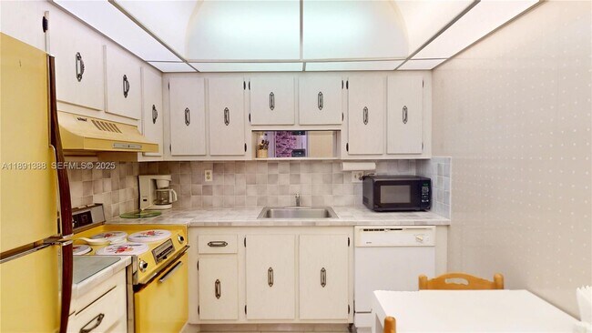 Building Photo - 600 Three Islands Boulevard