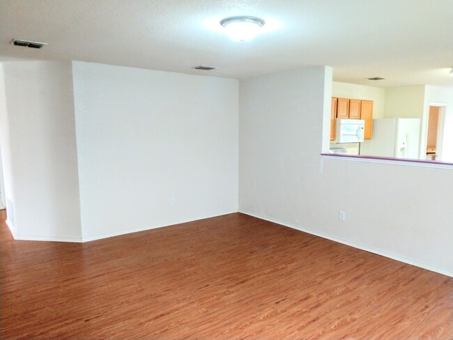 Building Photo - 11111-12033