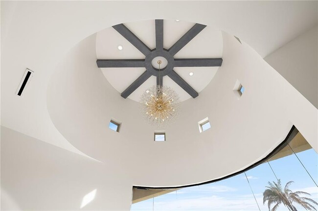 Building Photo - 45 Travis St