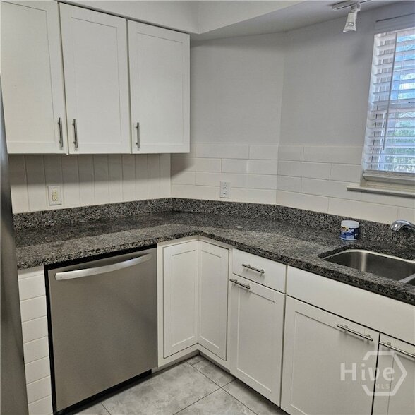 Building Photo - 711 Plantation Dr