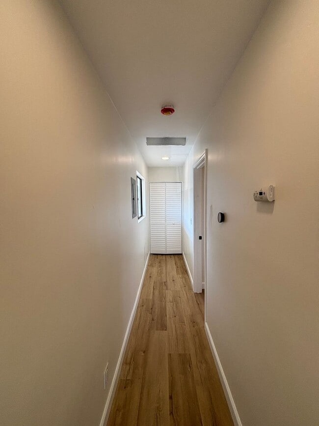 Building Photo - 2 Bed 1 Bath Apartment for Rent in Pacific...