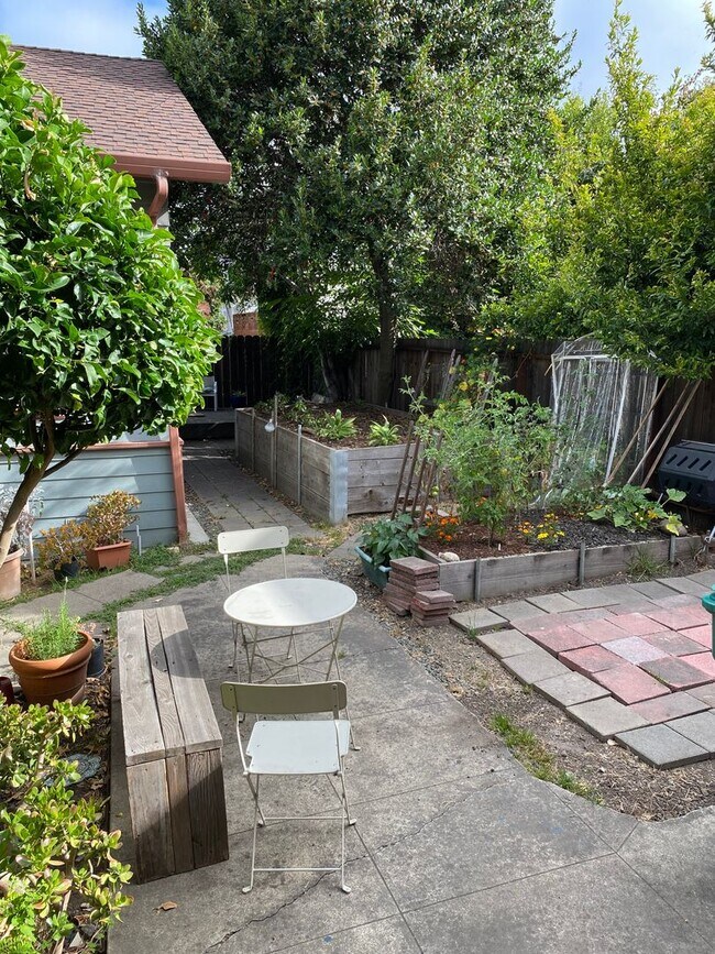 Building Photo - 752 55th St