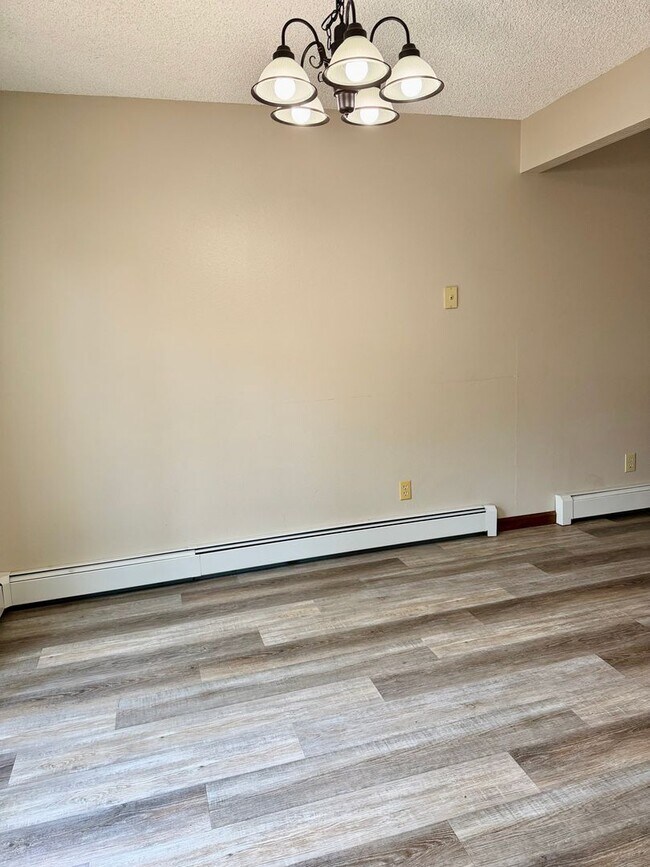 Building Photo - 1624 Azalea Dr