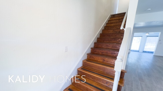 Building Photo - 4605 Sunset Terrace
