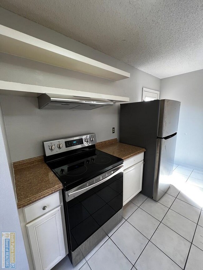 Building Photo - 2813 Capri St