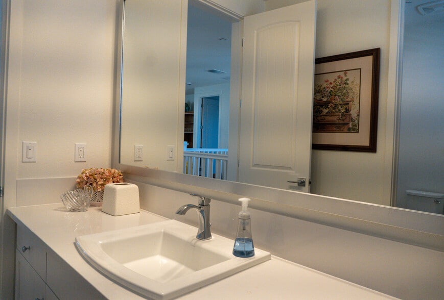 Building Photo - 3066 El Capitan Dr