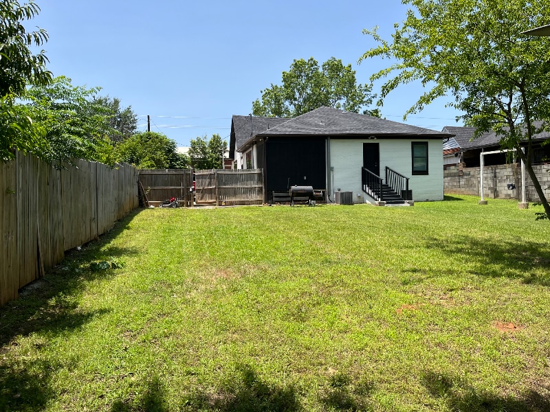 Building Photo - 300 S Saunders Ave