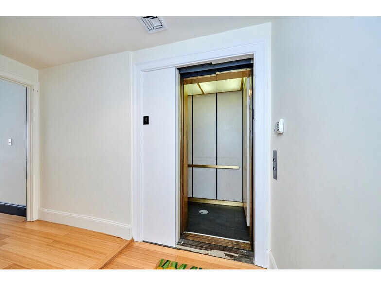 Building Photo - 55 Temple Pl