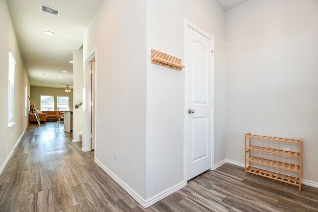 Building Photo - 16868 Pink Wintergreen Dr