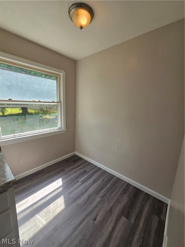 Building Photo - 1361 Villa Dr