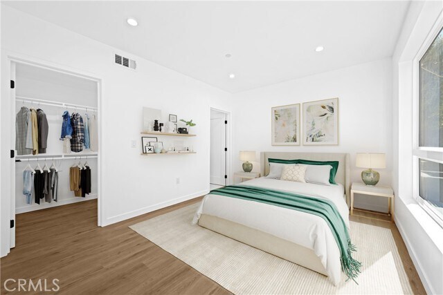 Building Photo - 1340 N Kingsley Dr