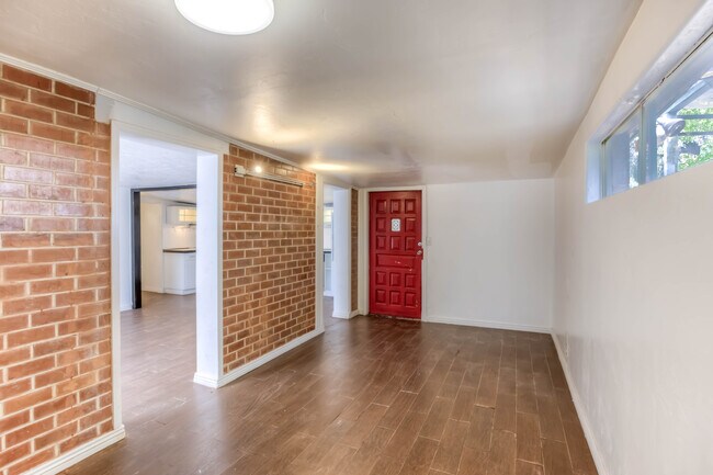 Primary Photo - 2555 E Fort Lowell Rd