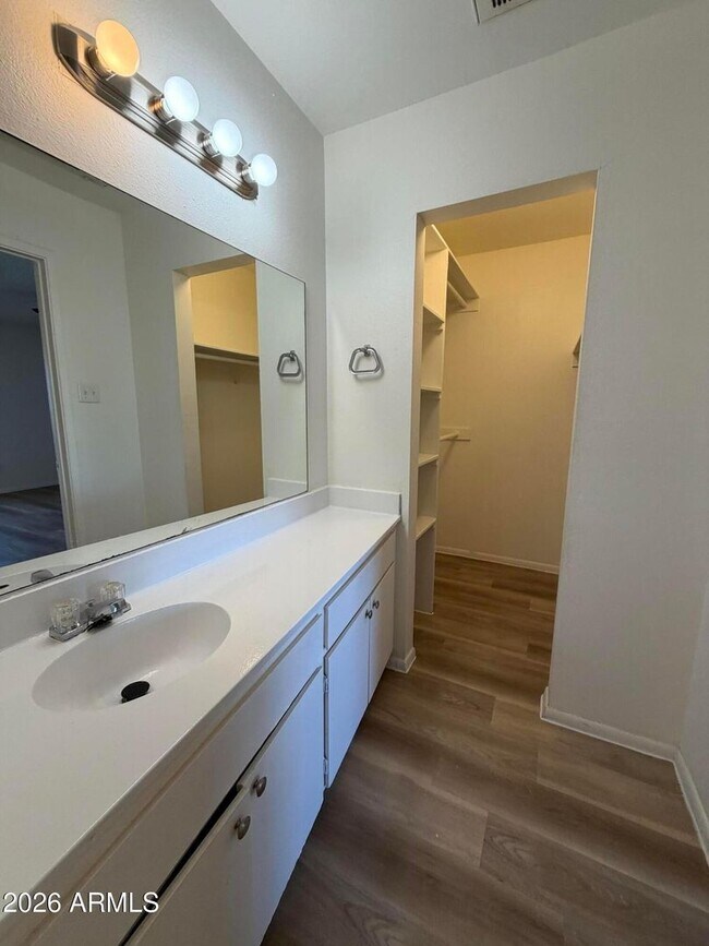 Building Photo - Nice studio apartment in Phoenix!