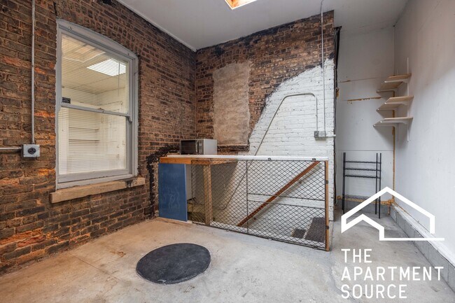 Building Photo - 3605 N Damen Ave