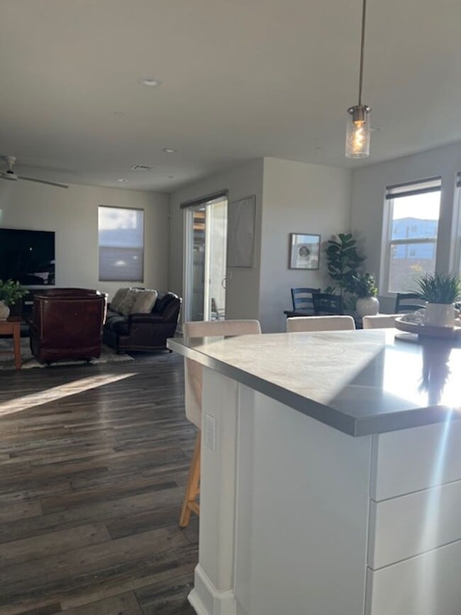 Building Photo - Beautiful 4Bed/3Bath home in San Luis Ranch