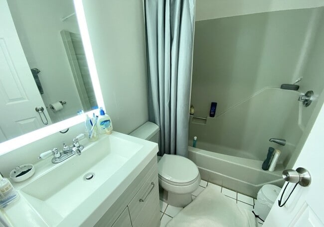 Building Photo - 185 Sydney St