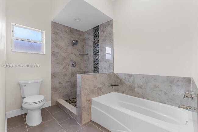 Building Photo - 20003 NE 6th Ct Cir