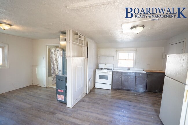 Building Photo - Cute newly updated 1 Bedroom in Ogden
