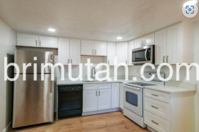 Building Photo - 2590 S 800 E