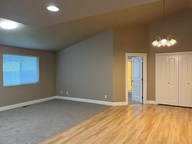 Building Photo - 3Bd/2Ba Single Story House - Available to View!