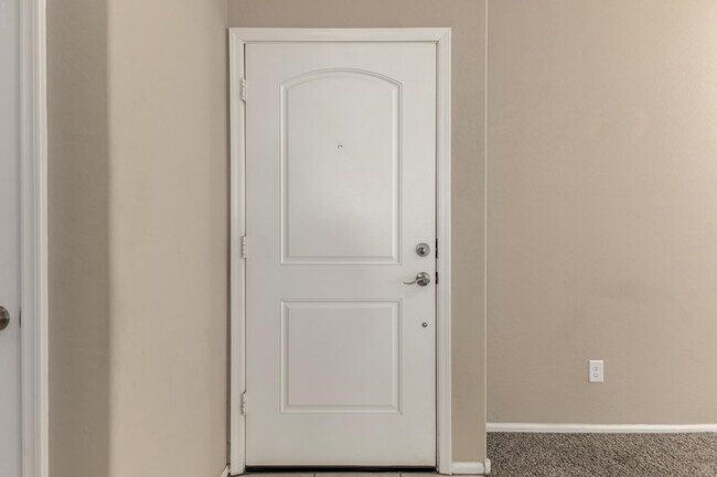 Building Photo - 7742 W Palm Ln