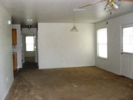 Building Photo - 305 Janelle Dr