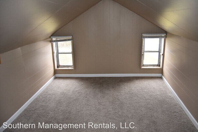 Building Photo - 3 br, 1 bath House - 497 Windsor Rd 2nd an...