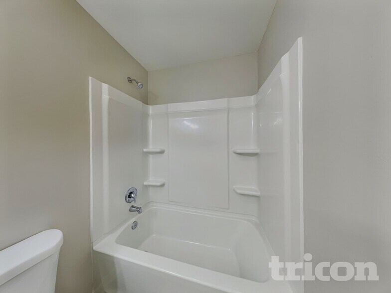 Building Photo - 513 Soaring St