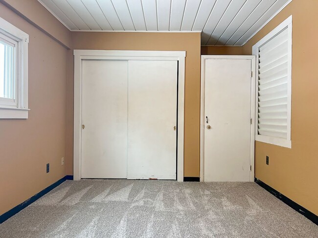 Building Photo - 3 bed/ 1 bath Single Family Home on Coffeen!