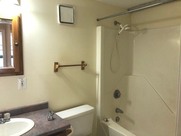 Building Photo - 200 Market St